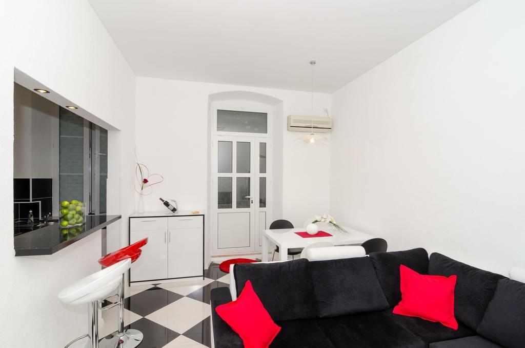 Guest House Cinema Close To Port Ντουμπρόβνικ Εξωτερικό φωτογραφία